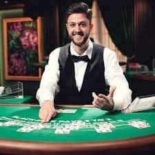 499bet লাইভ গেম টেবিলে বাংলাদেশি খেলোয়াড়ের অভিজ্ঞতা